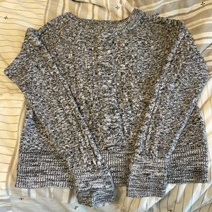 GAP black and white sweater - size medium